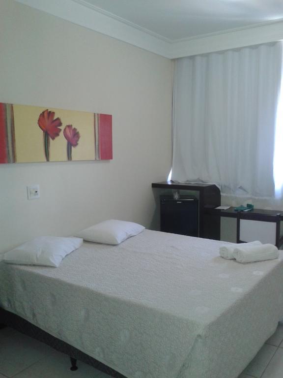 Hotel Monte Rey Montes Claros Exteriör bild