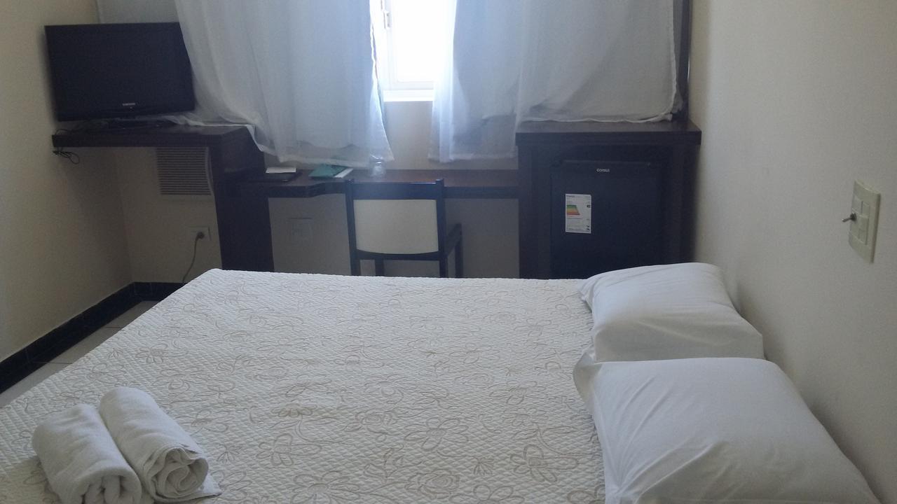 Hotel Monte Rey Montes Claros Exteriör bild