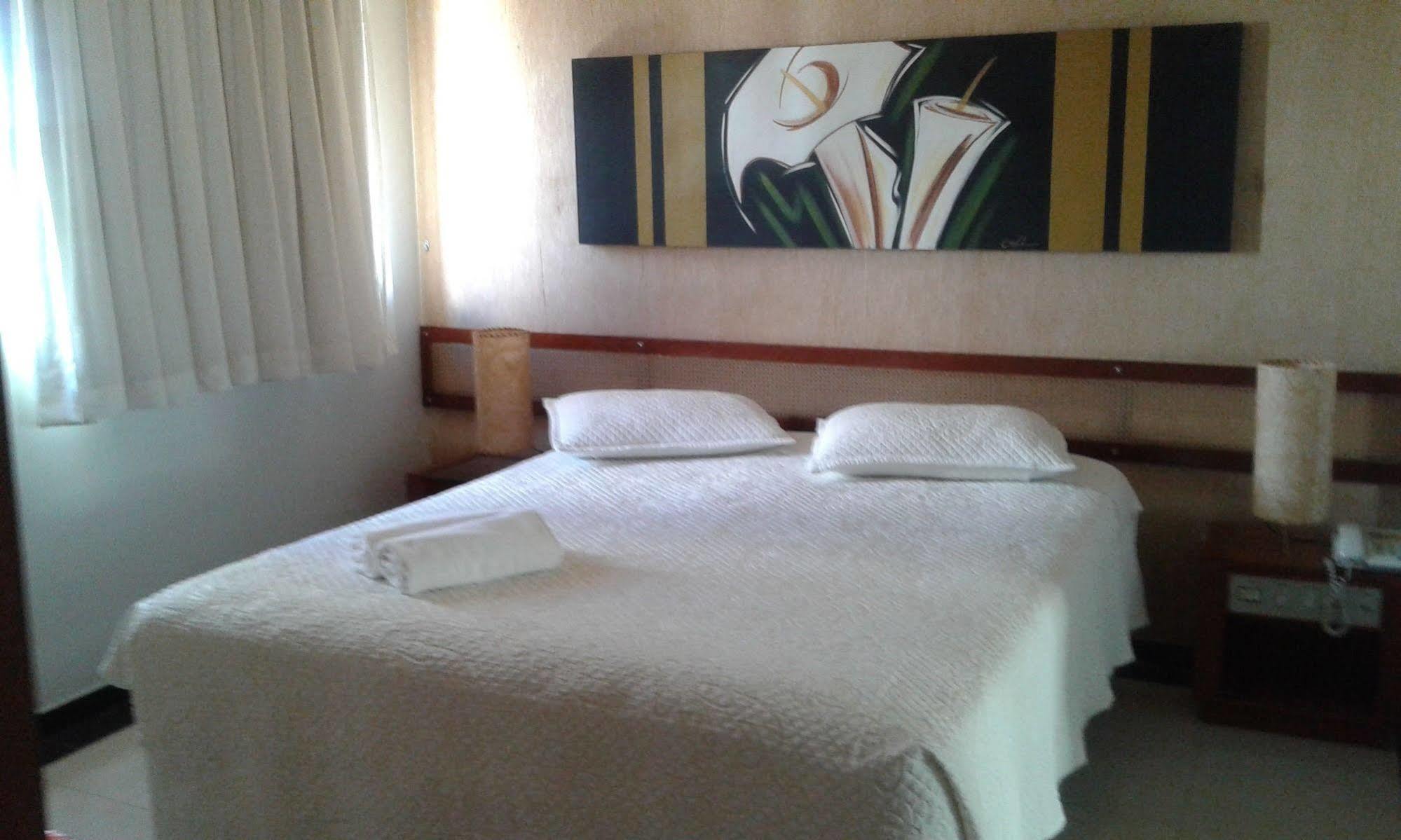 Hotel Monte Rey Montes Claros Exteriör bild